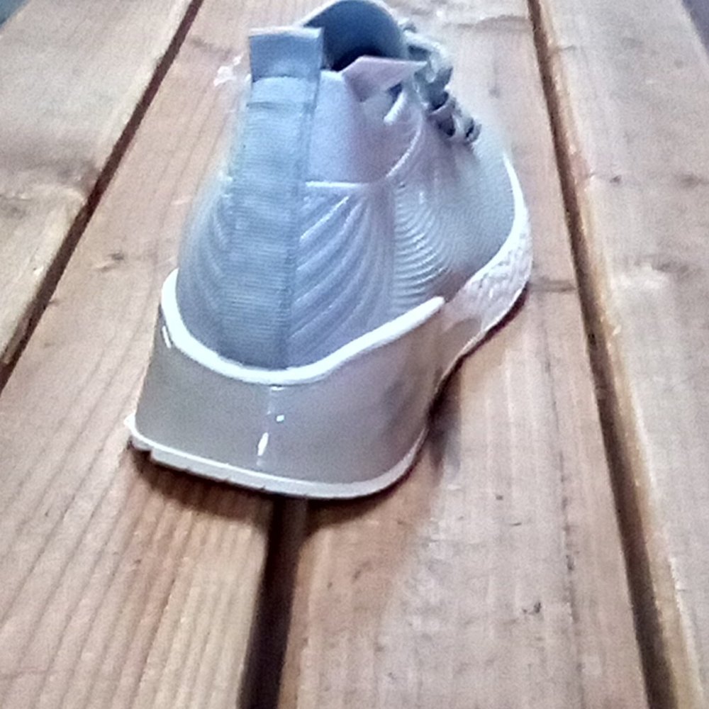 Women’s Tennis shoes - Picture 2 of 6
